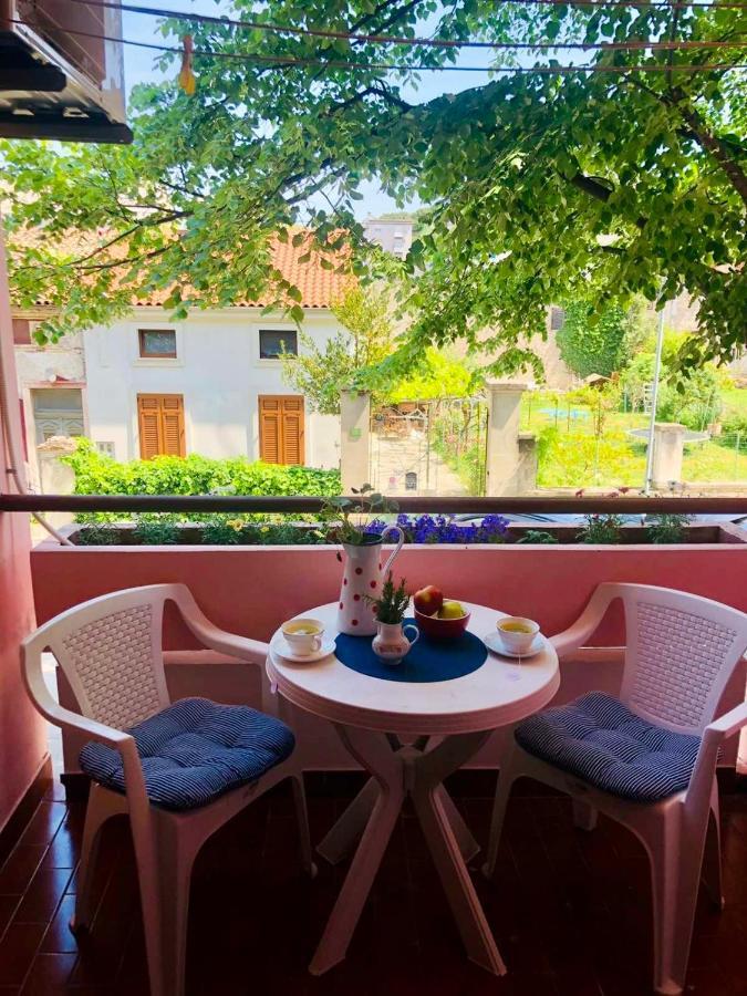 Beautiful Apartment With Balcony Pula Extérieur photo